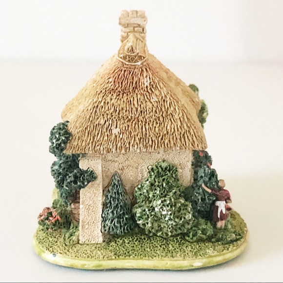 Lilliput Lane Rose Bouquet cottage w/box and deed - Picture 5 of 8